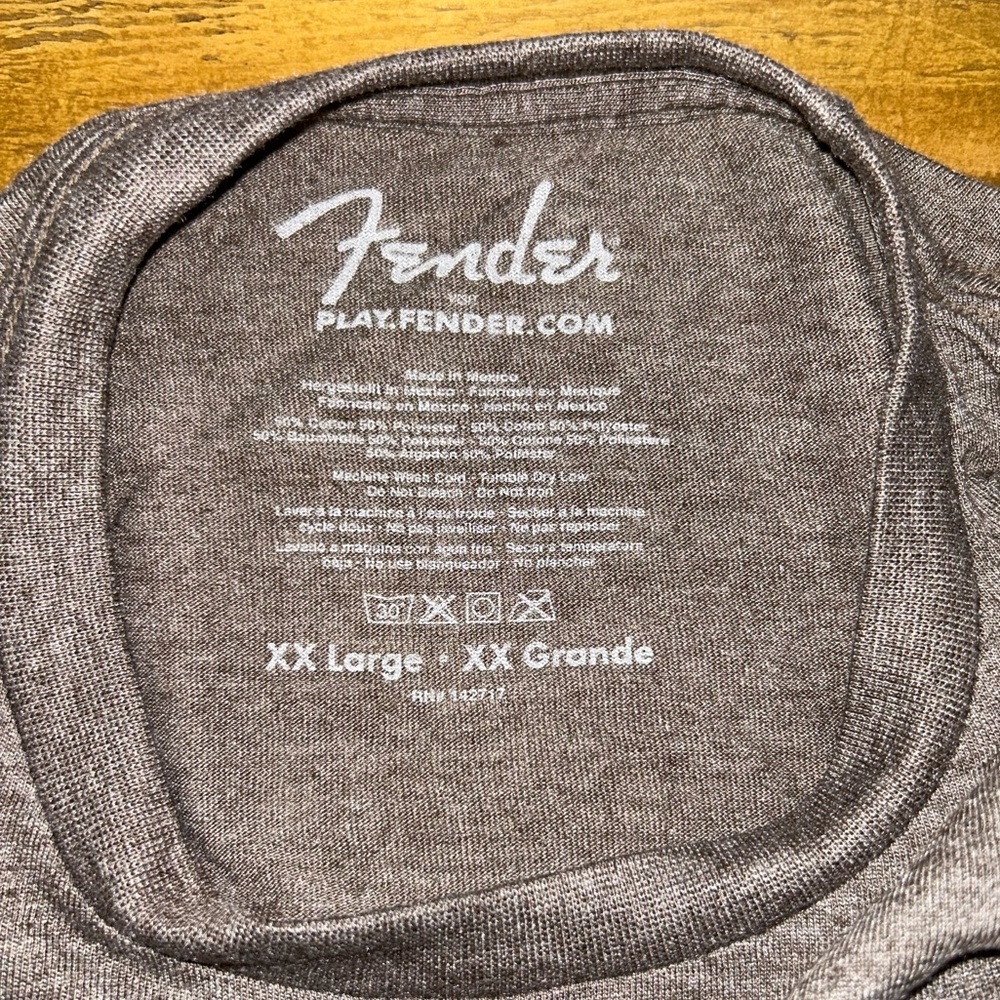FENDER Brown Sunset Spirit of Rock n Roll Surfboard T-Shirt large Unisex
NWT - Picture 6 of 9